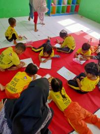 Kegiatan Belajar Kreatif SPS Srigunting Padukuhan Puleireng: Review, Bercerita, dan Mewarnai